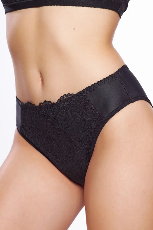Menstruační kalhotky v klasickém střihu s krajkou uprostřed pro silnou menstruaci